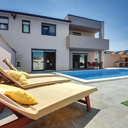 Christine Βίλα *