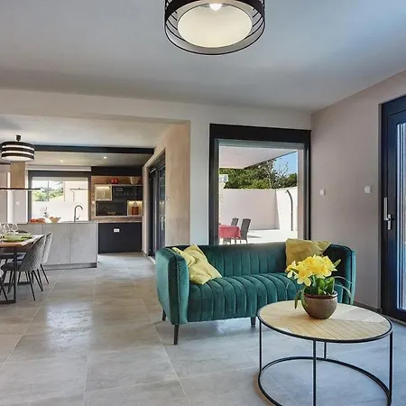 Christine * Valbandon