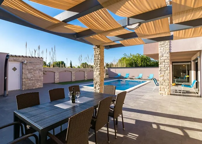 Christine Vila Valbandon