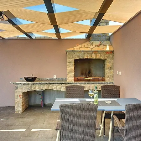 Christine Holiday home Valbandon