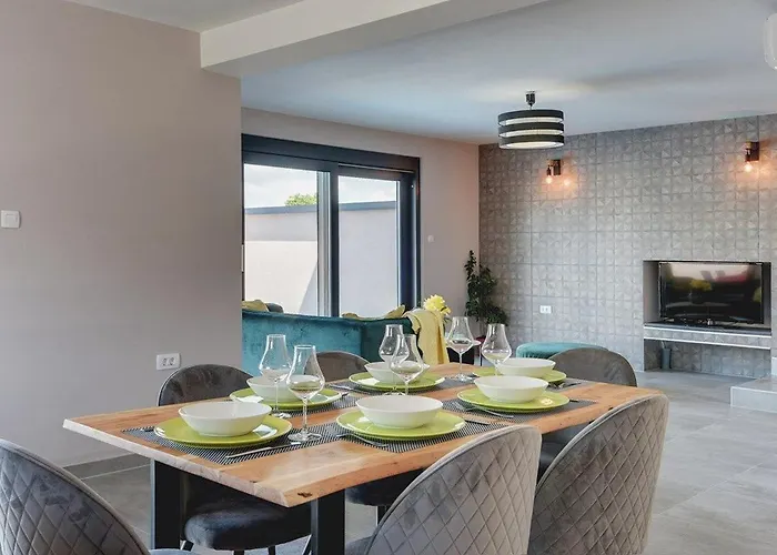 Christine Villa Valbandon